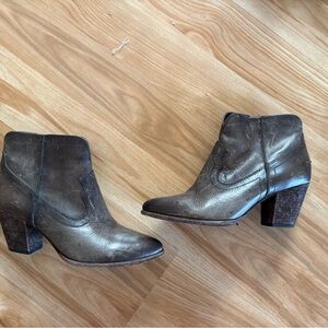 FRYE Renee Seam Ankle Booties Size 8 1/2 Heeled Boots